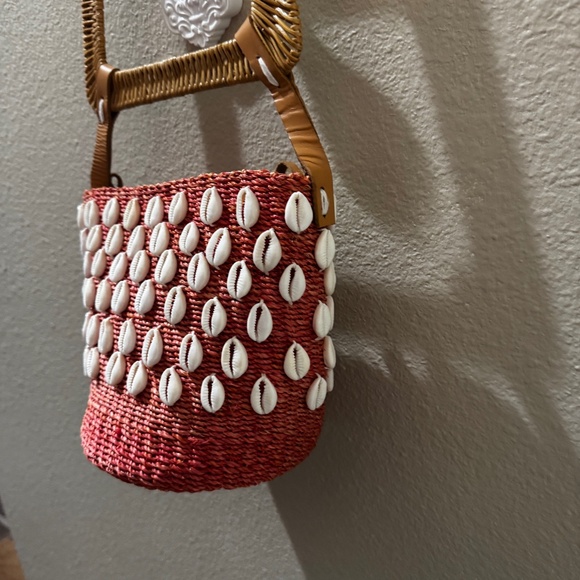 Aranaz  Kaia Puka Shell Top Handle Bucket Bag - SHOULDER STRAP IS MISSING - Picture 9 of 9